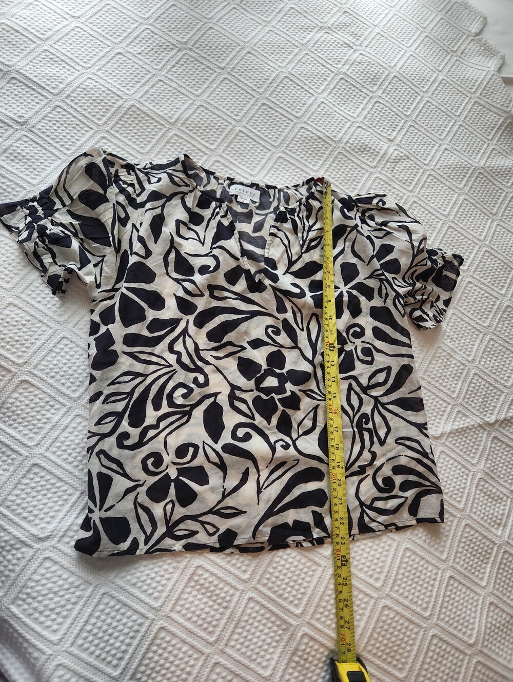 Velvet by Graham & Spencer Black & White Floral V-Neck Blouse - Picture 5 of 7